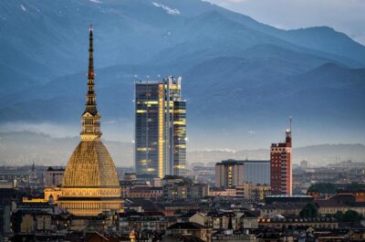 Torino capitale industriale Mole Antonelliana e Skyline