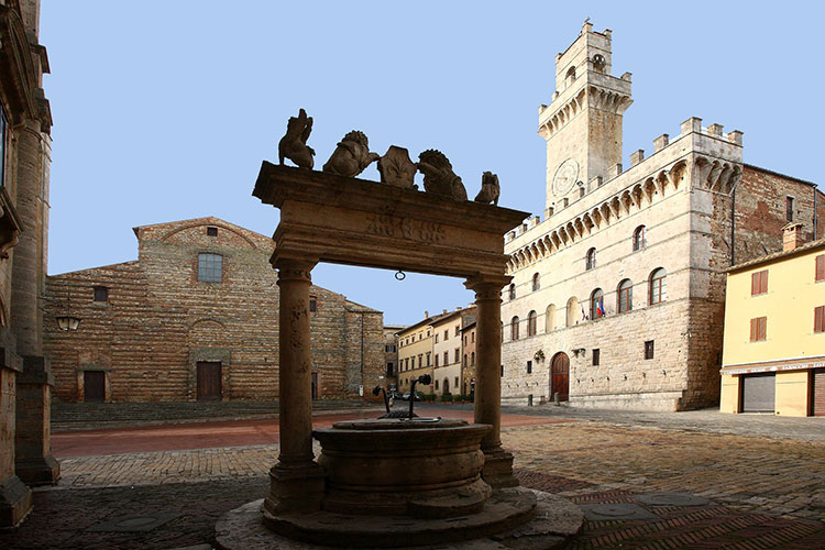 Montepulciano-Piazza-Grande - Mondointasca