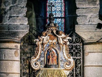 Notre Dame du Port a Clermont la statua di una Madonna