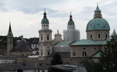 Salisburgo I campanili del duomo e della chiesa dei Francescani foto-Andrew Bossi