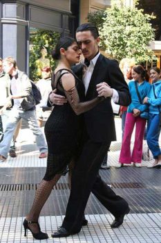 Tango nelle vie di Buenos Aires foto di Michaël Catanzariti 