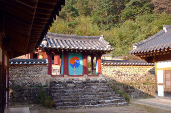 L'Isanmyo, uno dei pochi templi sciamanici sopravvissuti in Corea.