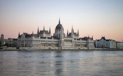 Il Palazzo del Parlamento sul Danubio