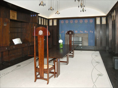 House for an Art Lover, la sala da pranzo foto Jean-Pierre Dalbéra France (House for an art lover, Glasgow), CC BY 2.0, https://commons.wikimedia.org/w/index.php?curid=24672251