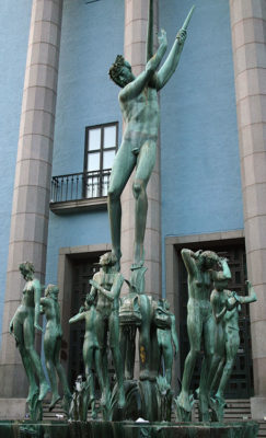L'Orfeo di Carl Milles davanti al Palazzo dei Concerti