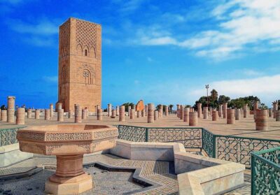 La Torre di Hassan sorge sulla stessa piazza del Mausoleo di Mohammed V