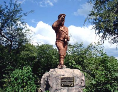 Cascate Vittoria La statua di David Livingstone vicino Victoria Falls, Zambia