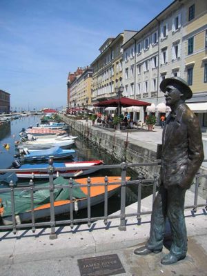 Trieste James Joyce a Trieste, dove scrisse Gente di Dublino e alcuni capitoli della sua opera più famosa, l'Ulisse, tra il 1905 e il 1917