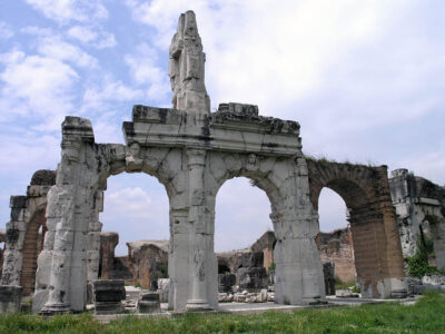 Anfiteatro Portico esterno con le immagini di Diana e Giunone sulle chiavi d'arco