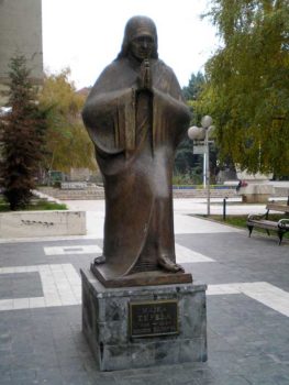 La statua di Madre Teresa di Calcutta a Skopje -foto-Varga-Attila
