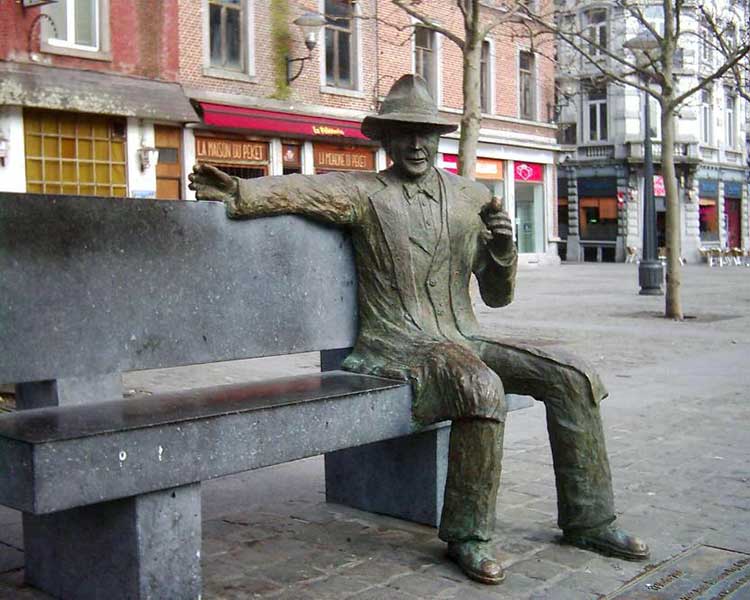 Simenon Liegi, la statua di Simenon foto Vberger