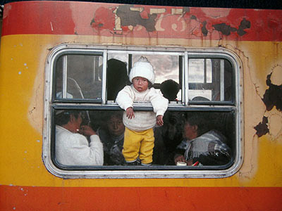 binari Un piccolo passeggero sul treno delle Ande
