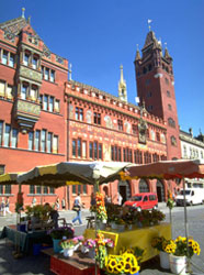 Basilea Il Municipio si affaccia sul Marktplatz, © Standort-Marketing, Basel