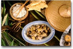 cucina cinese Maiale con bambù e funghi