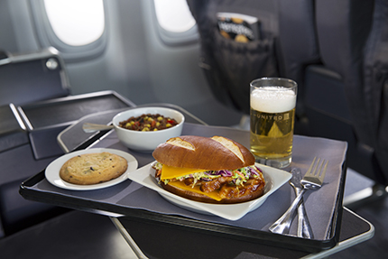 United Airlines introduce nuovi menù nelle cabine