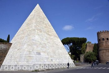 Piramide-Cestia-Roma.jpg