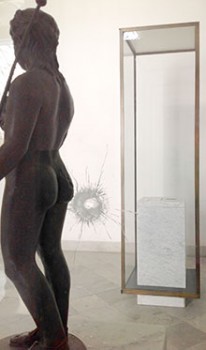 Tunisi_museo_Bardo_proiettile.jpg