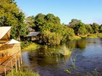 Lodges Zambesi sands, ampie suite tendate sul fiume