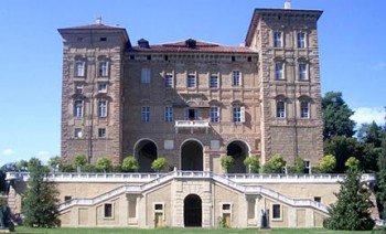 castello-ducale-d_Aglie.jpg