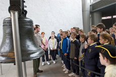 Philly Un gruppo di ragazzi in visita alla Liberty Bell (Foto: Andrea Gold for Pcvb)
