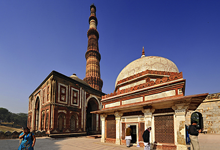 India del Nord Il più alto minareto del mondo è quello di Qutub Minar
