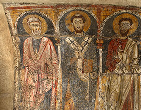 Le immagini dei Santi sulla parete sinistra della cripta