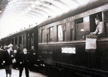 Viaggi in trenoIl Simplon Orient Express nella stazione di Milano Centrale negli anni '40