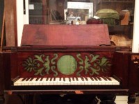 Napoli, trovato raro pianoforte “a cristallo” dell’Ottocento