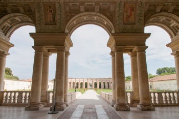 Mantova_Palazzo-Te_-La-Loggia