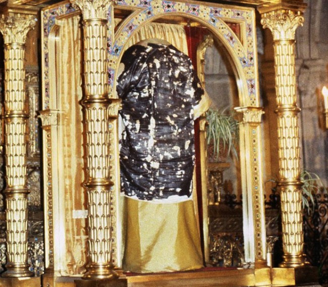 La Sacra Tunica di Cristo esposta a Pontoise