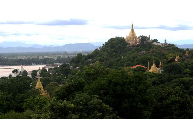 Birmania templi nella vegetazione