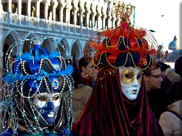 Carnevale, viaggio tra antiche tradizioni