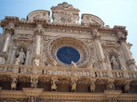 Lecce barocca nella facciata della chiesa di Santa Croce
