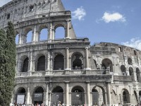 Il miracolo per gli inquilini dei palazzi romani vista Colosseo del Comune a 10 euro al mese