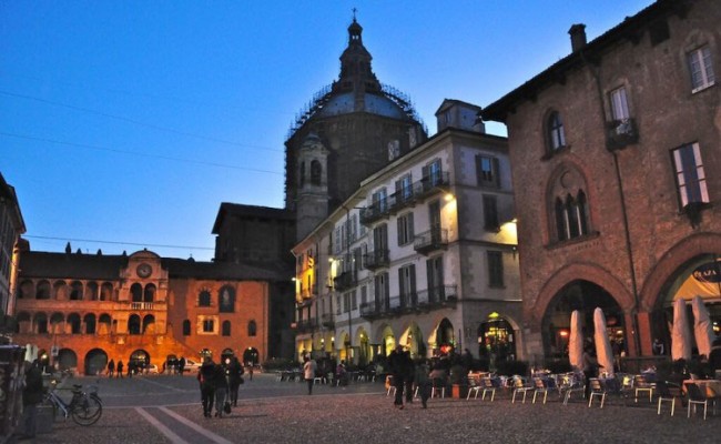 Pavia, Piazza della Vittoria