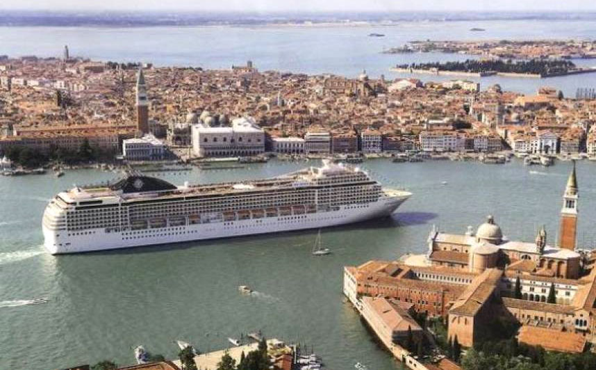 Cirino Pomicino Venezia-navi-in-laguna