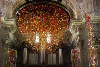 Floralien-2016-Chiesa-di-St-Pietres-lampadario-floreale