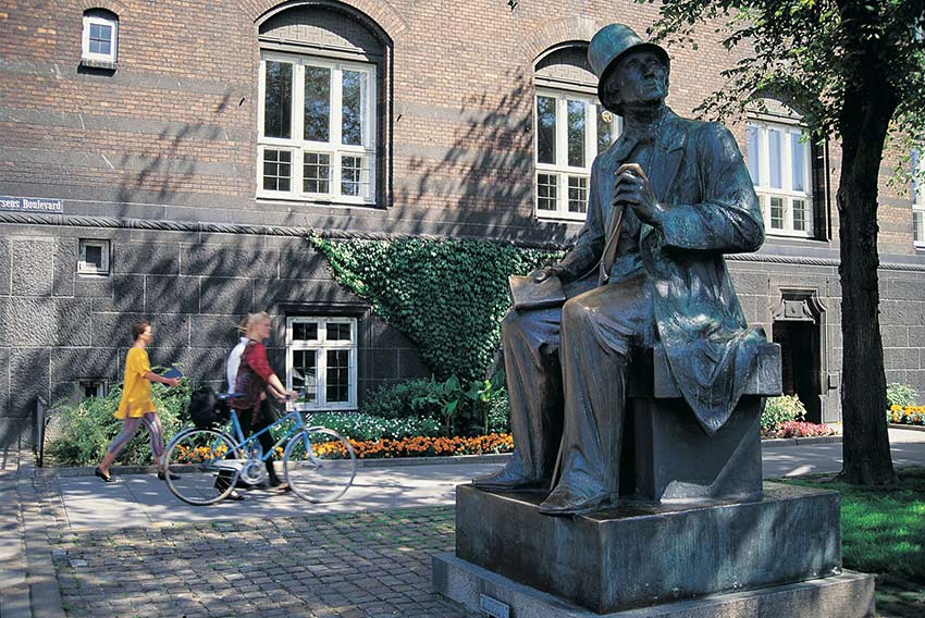 Odense, statua di Hans Christian Andersen