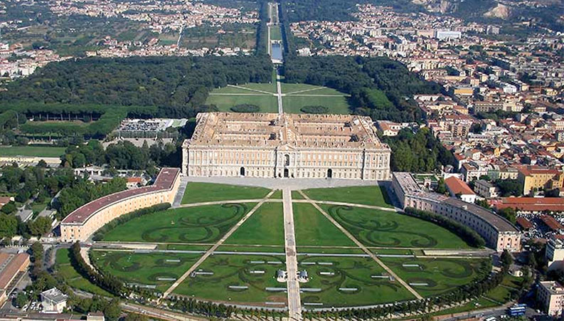 Borbone Caserta-palazzo-reale-vluto-da-Carlo-III-
