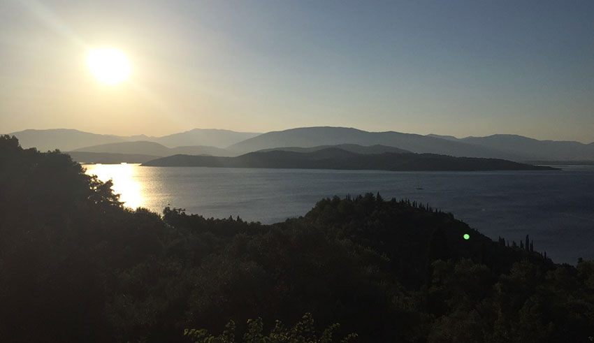 Agios Stefanos Al calar del sole la vista da Corfu
