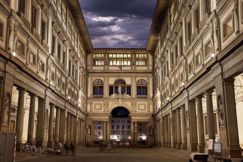 Firenze sere agli Uffizi