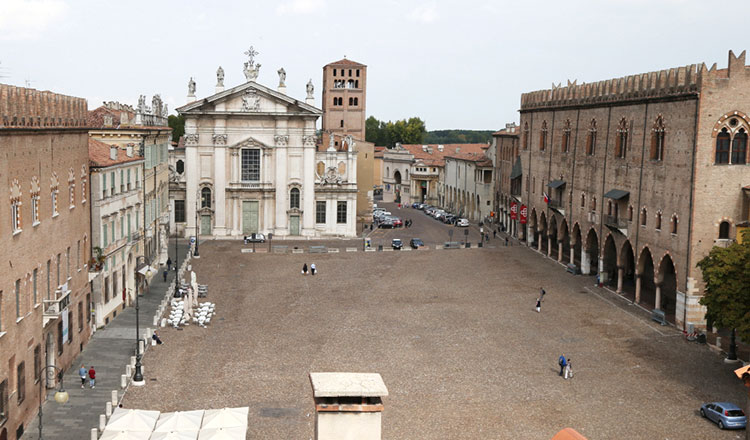 Visuale-dall'alto-Piazza-Sordello - Mondointasca