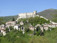 Brienza il borgo medievale attorno al Castello Caracciolo