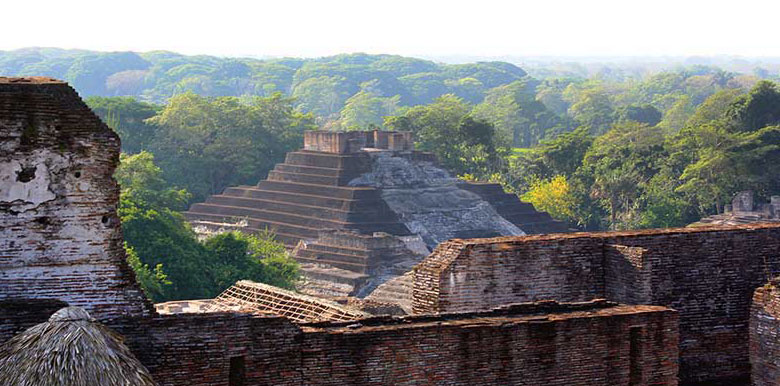 Maya maya-10-comalcalco
