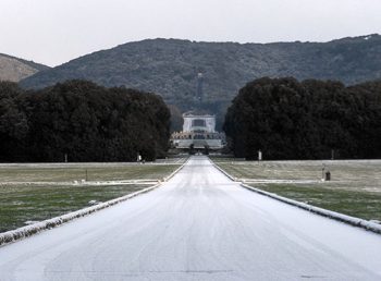 reggia-di-caserta-con-la-neve