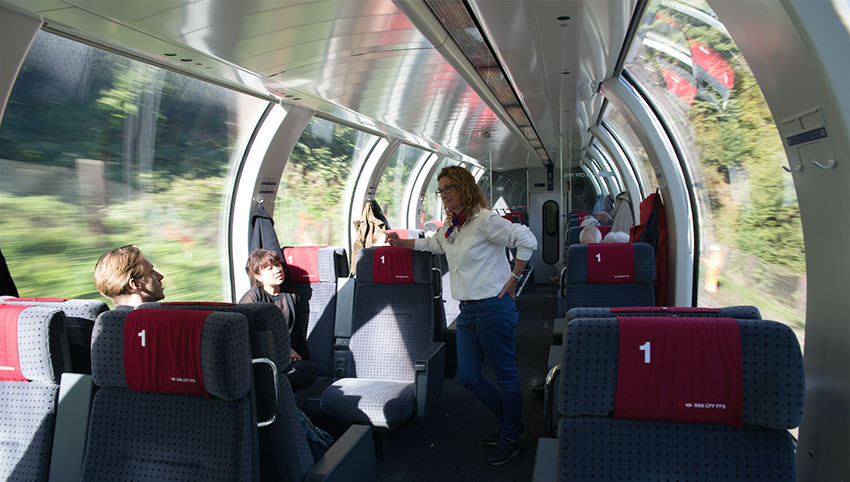 Gotthard Treno-con-carrozze-panoramiche