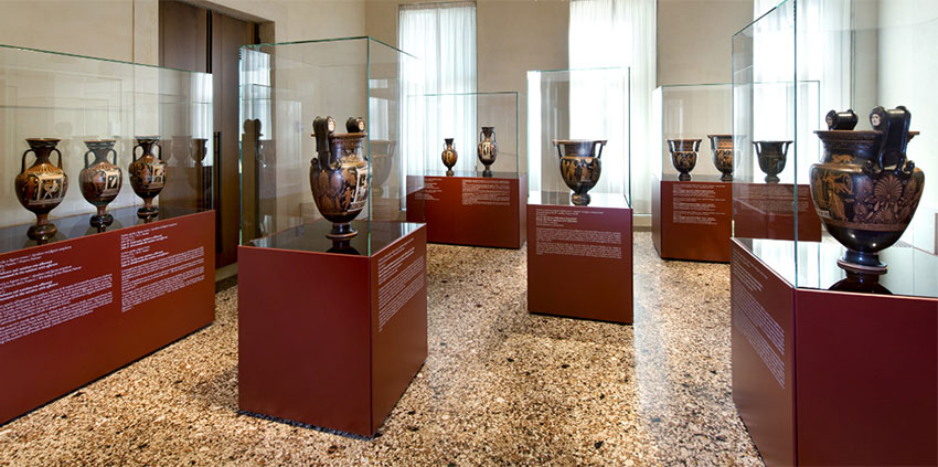 ceramiche Collezione esposta a Palazzo Leoni Montanari a Vicenza