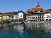 Il municipio di Lucerna e le case affacciate sul fiume Reuss (Dario Bragaglia © Mondointasca)