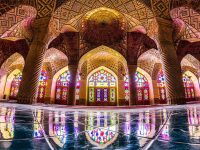 Moschea di Nasir ol Molk a Shiraz, anche nota come moschea rosa, è un luogo di culto islamico.