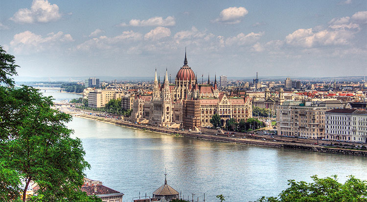 Budapest veduta del-palazzo-del-Parlamento